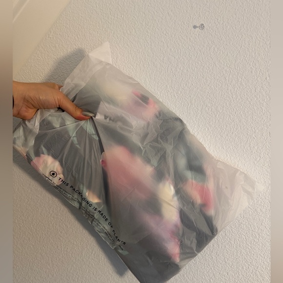 Aloha collection hibiscus palm duffle bag - Picture 4 of 5